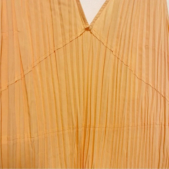 NWT Vince Crushed Double V-Neck Tank - Accordion Pleat Crepe Blouse Top - Picture 4 of 6